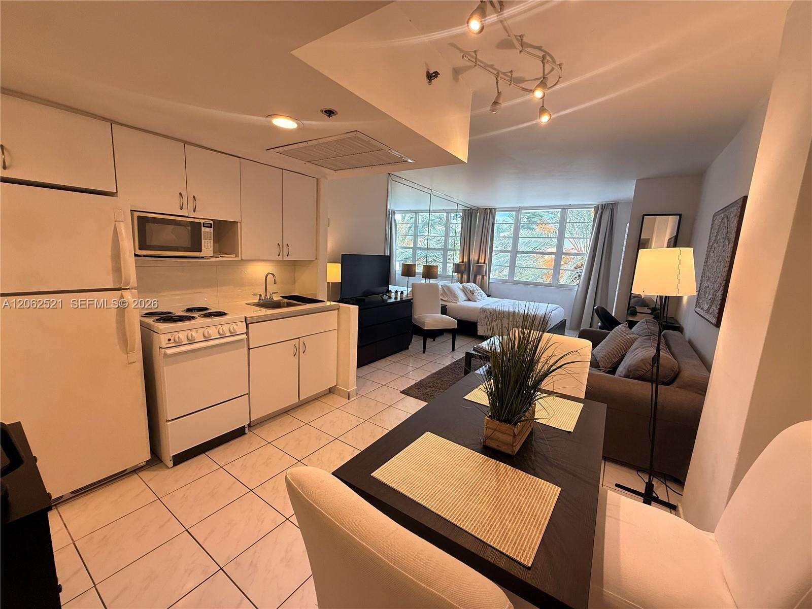 Decoplage Unit #314A | Picture 3