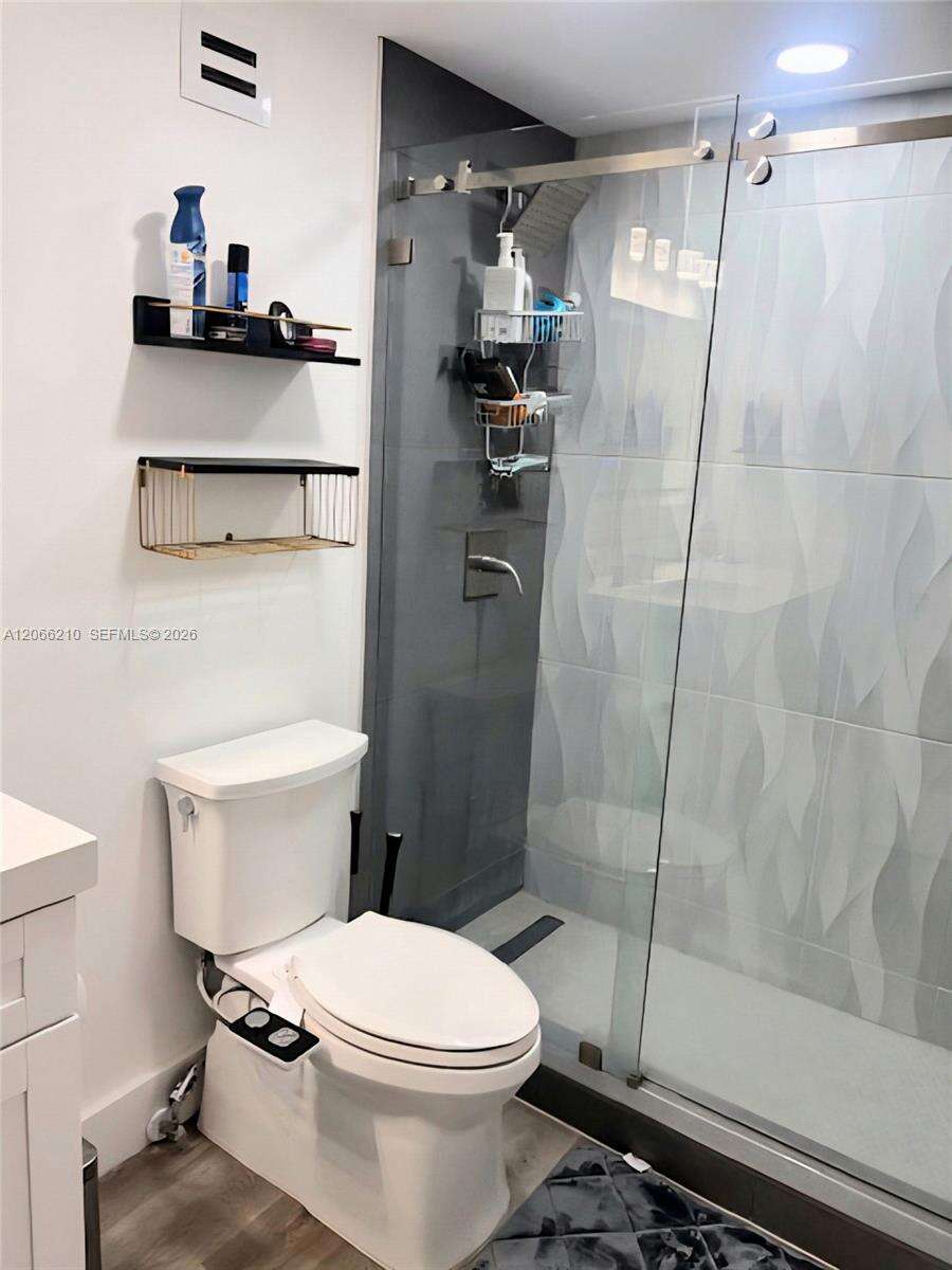 Decoplage Unit #301 | Picture 9