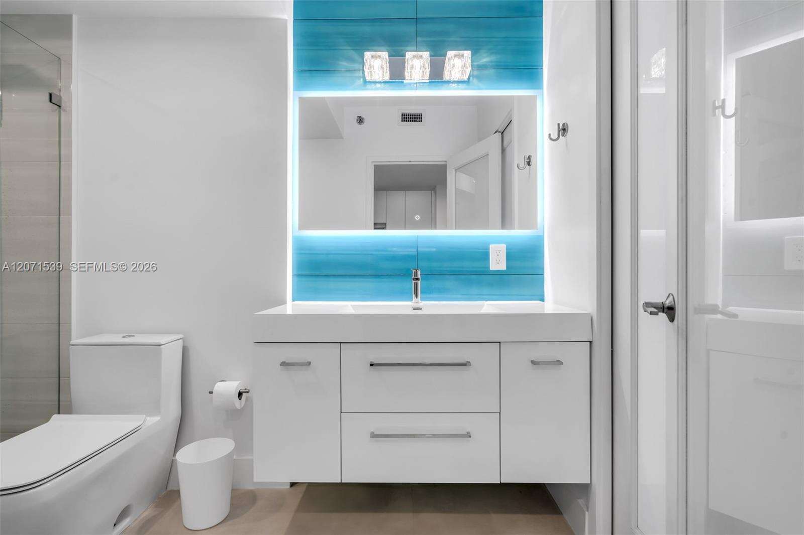 Decoplage Unit #539 | Picture 11