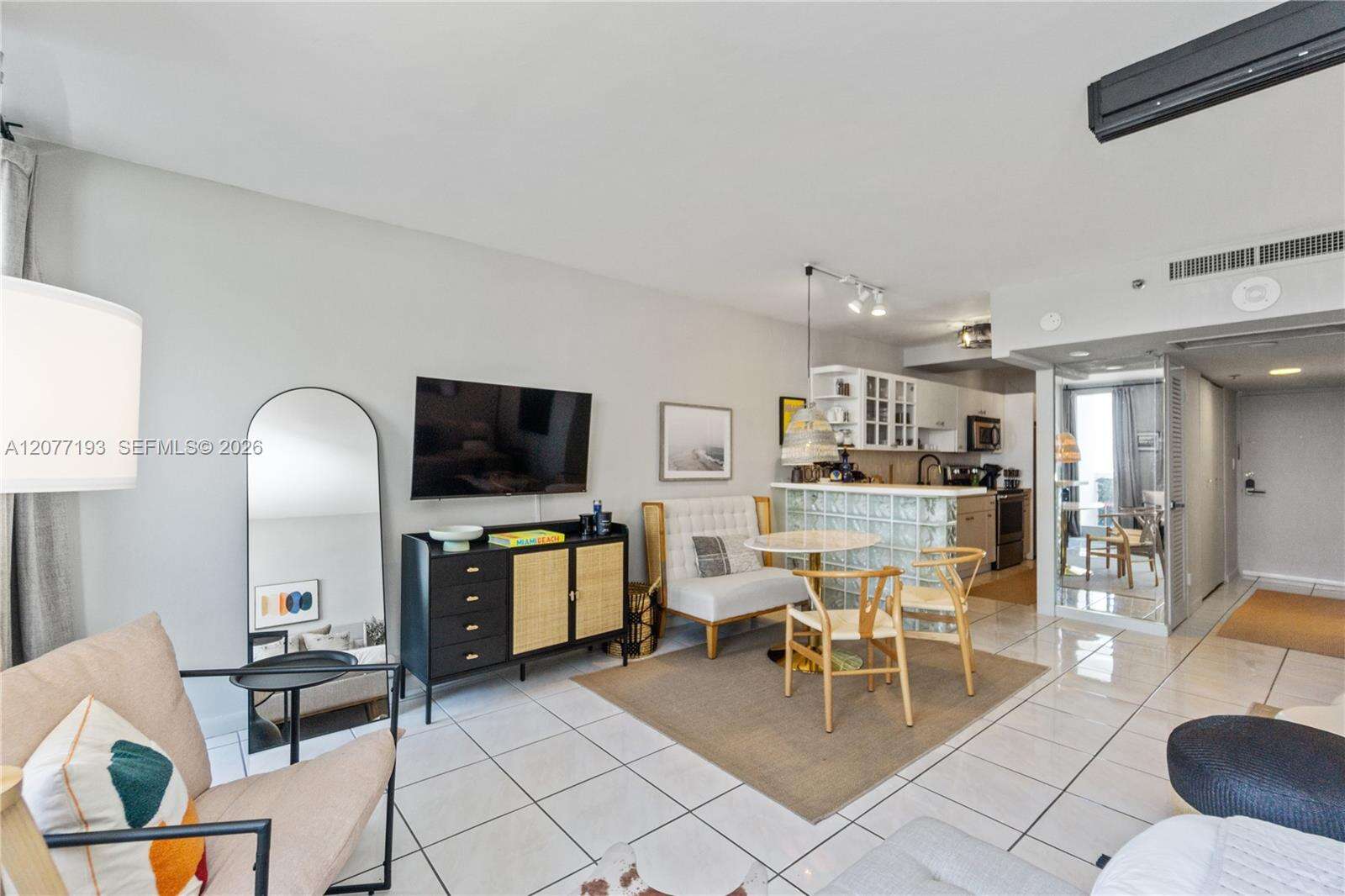 Decoplage Unit #1107 | Picture 1