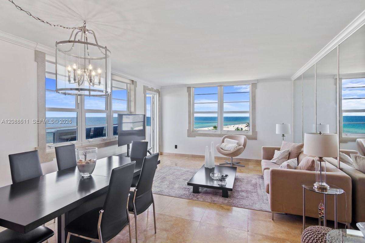 Decoplage Unit #748 | Picture 1