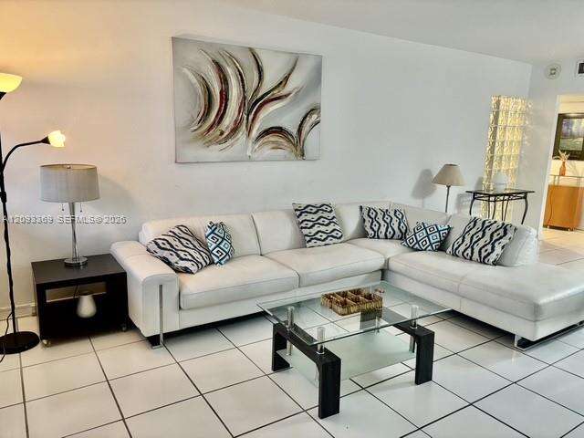 Decoplage Unit #802 | Picture 1