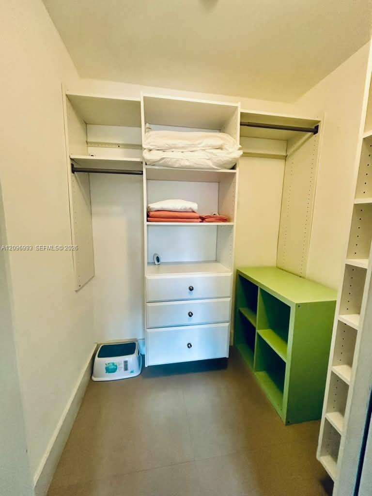 Decoplage Unit #420 | Picture 3