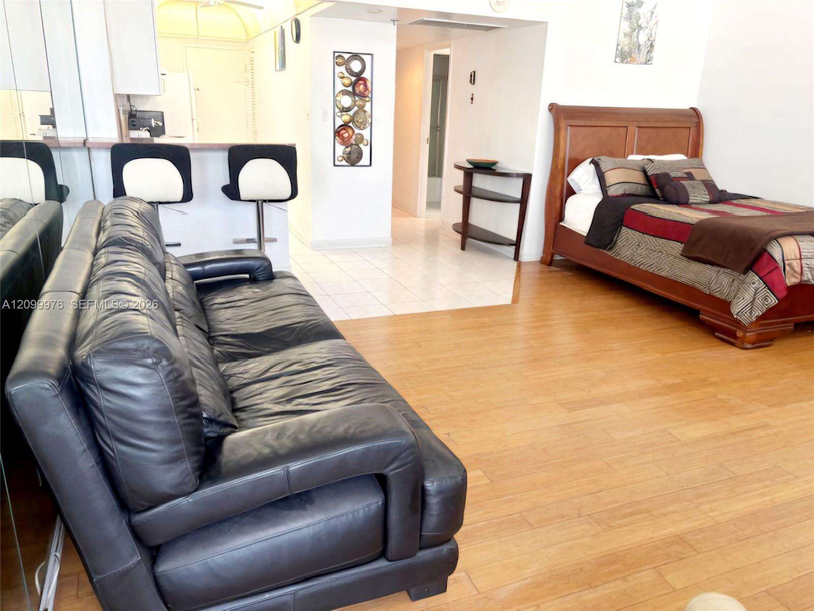 Decoplage Unit #812 | Picture 2