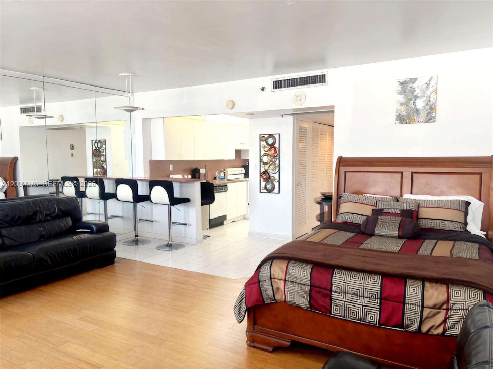 Decoplage Unit #812 | Picture 3