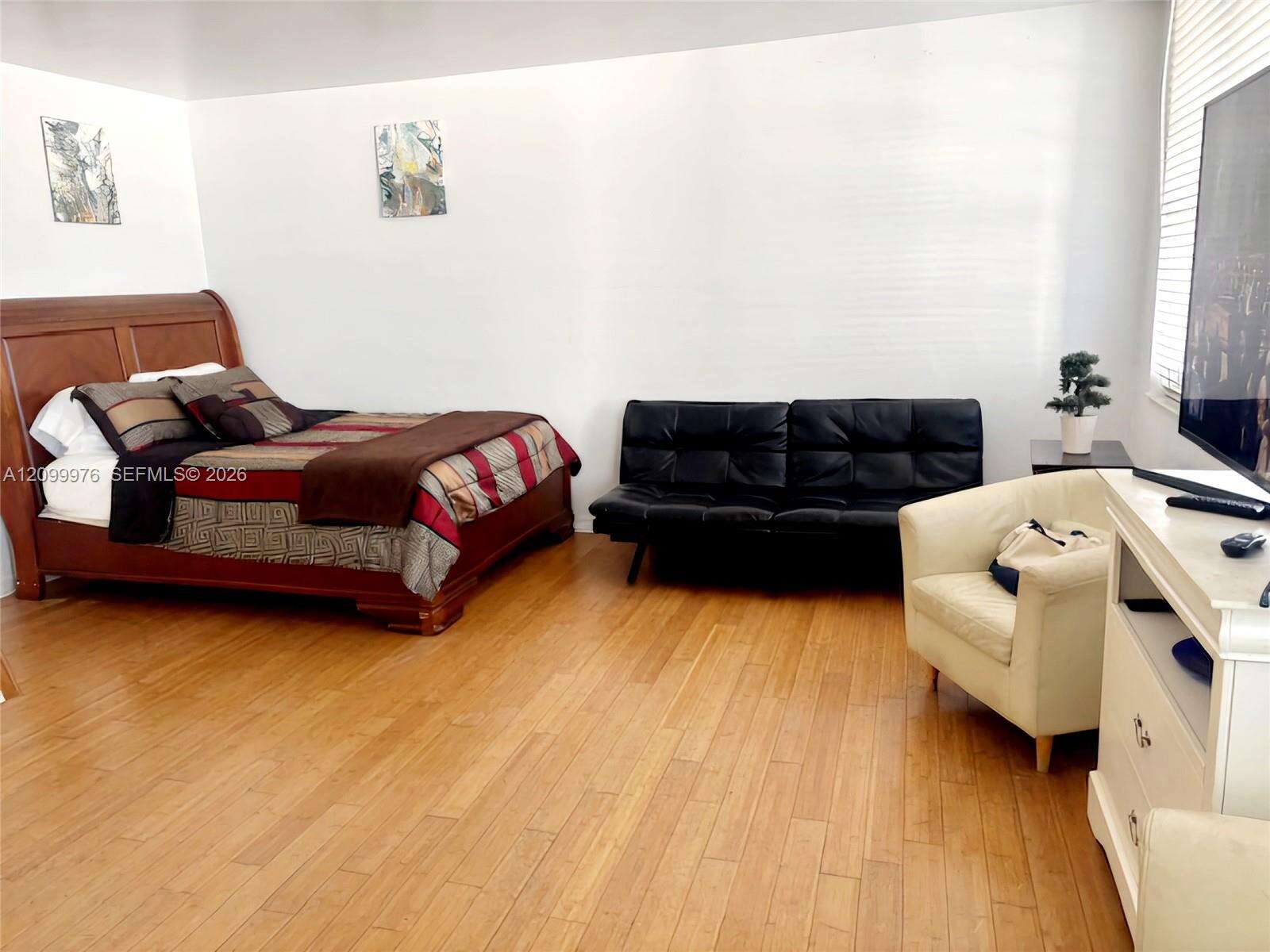 Decoplage Unit #812 | Picture 4