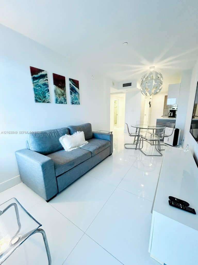 Decoplage Unit #1645 | Picture 1