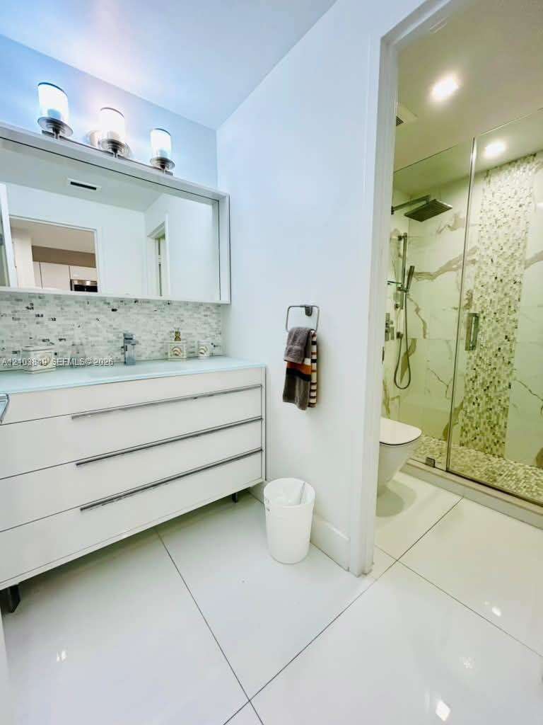 Decoplage Unit #1645 | Picture 10