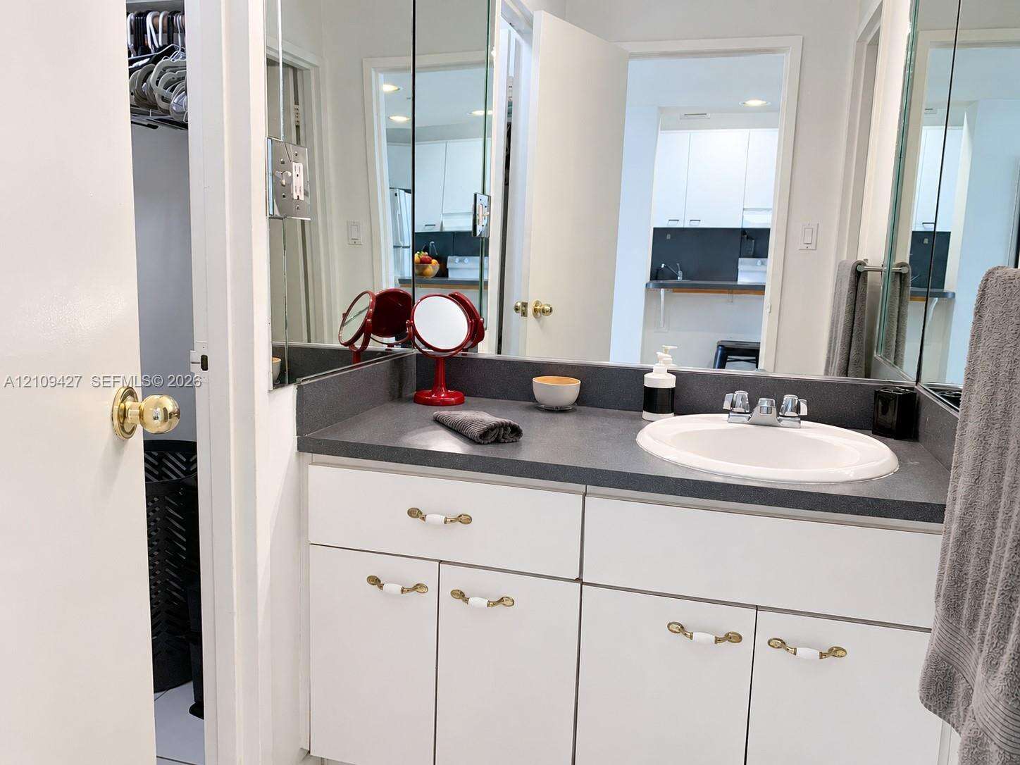 Decoplage Unit #805 | Picture 11
