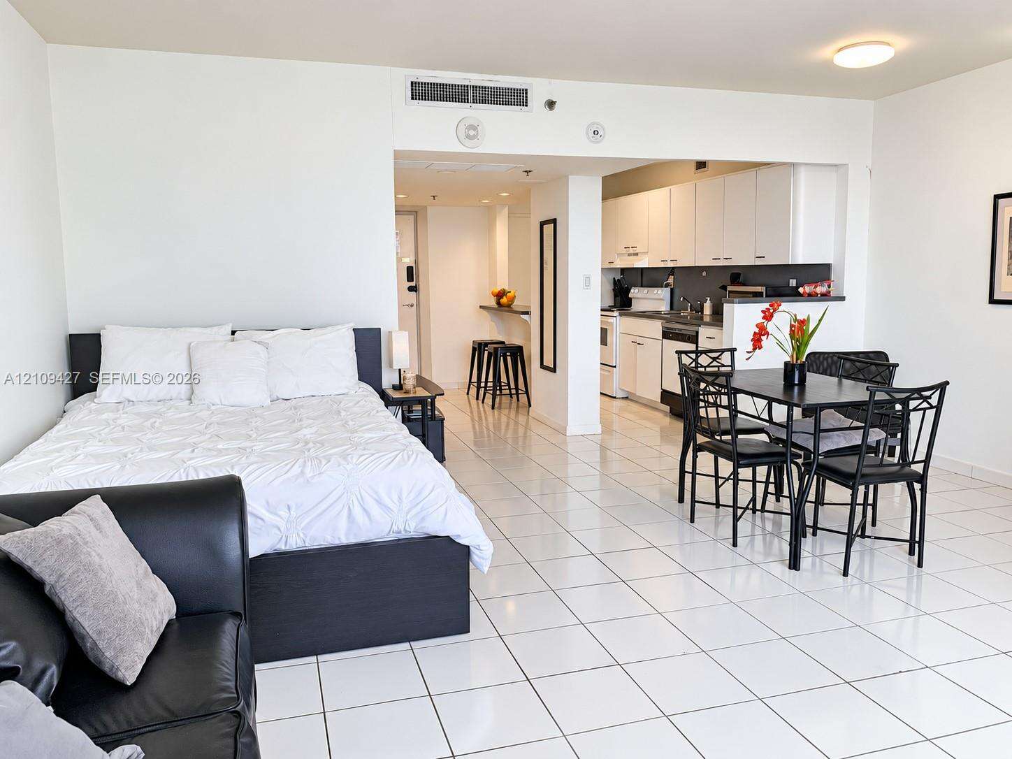 Decoplage Unit #805 | Picture 5