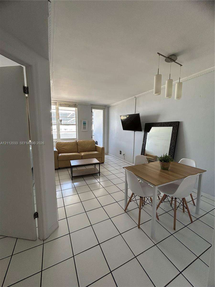 Decoplage Unit #904 | Picture 3