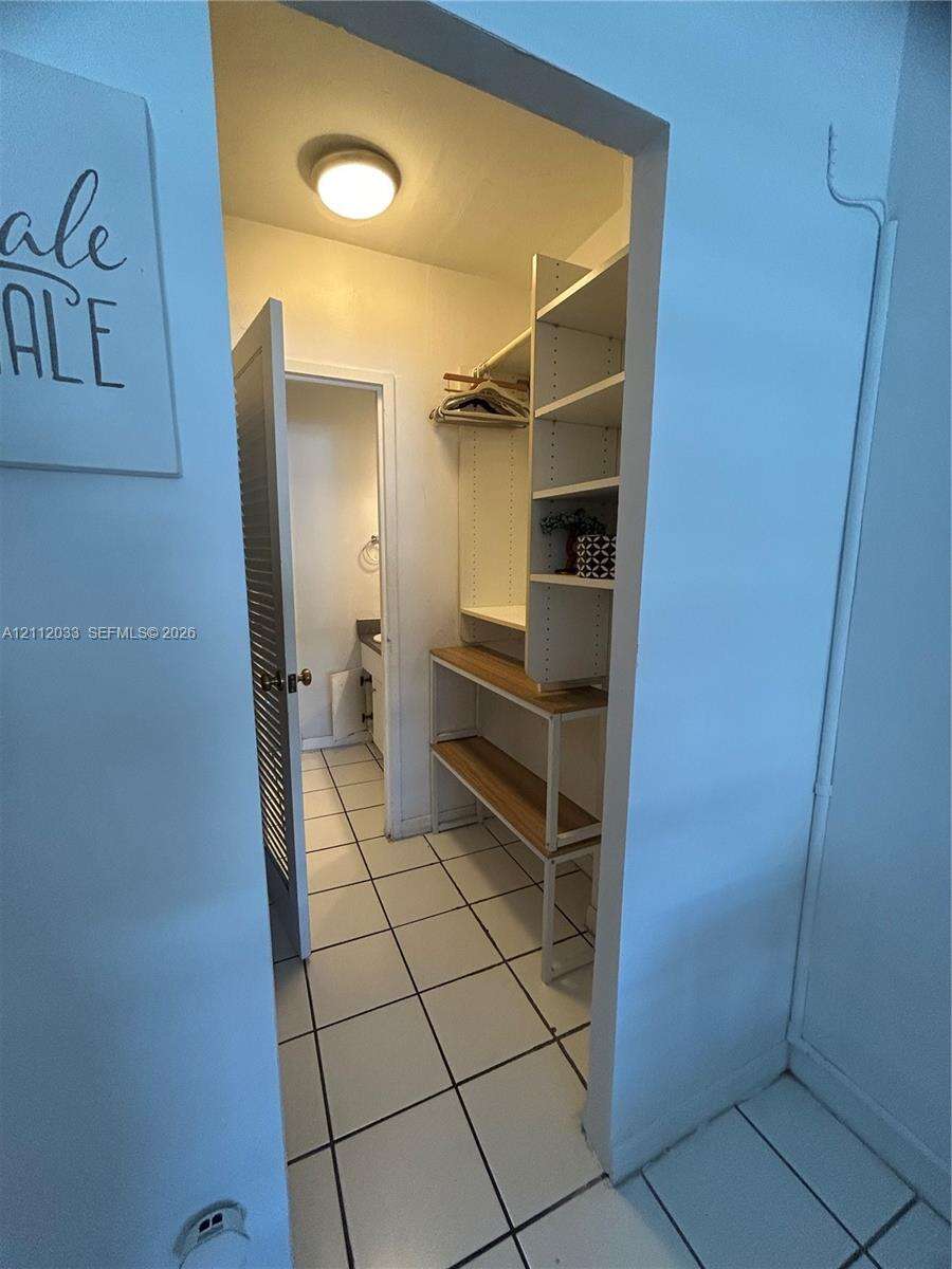 Decoplage Unit #904 | Picture 6