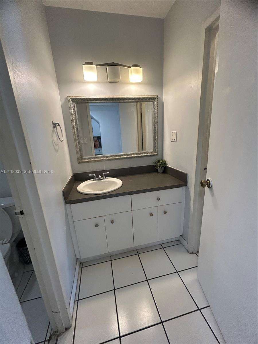 Decoplage Unit #904 | Picture 8